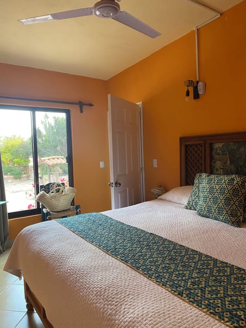 Standard Room, 1 King Bed | Courtyard view