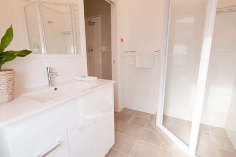 Double Room with Ensuite | Bathroom | Hair dryer