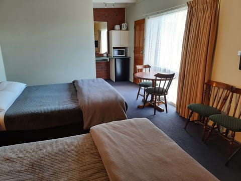 Superior Twin Room | Blackout drapes, free WiFi, bed sheets