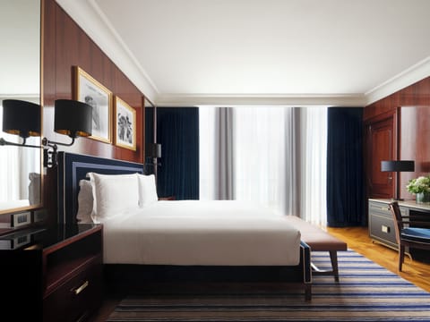 Deluxe Room | Hypo-allergenic bedding, free minibar items, individually decorated