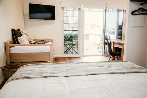 Superior Studio Suite, Kitchenette, Ocean View | Room amenity