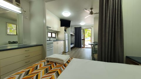 Queen Cabin (4 Guests) | Individually decorated, blackout drapes, cribs/infant beds, free WiFi