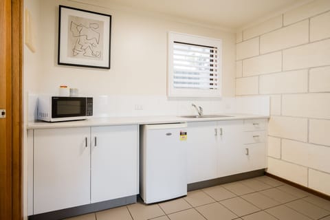 Twin Suite - Garden View | Private kitchenette | Fridge, microwave, coffee/tea maker, electric kettle