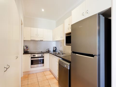 Standard Apartment, 1 Bedroom | Private kitchen | Full-size fridge, microwave, stovetop, electric kettle