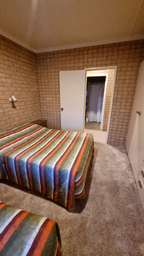 Family Suite - 3 Bdr, Non Smoking, Kitchen, Lounge Room (3 Bdr Unit)  | Iron/ironing board, free WiFi, bed sheets, wheelchair access