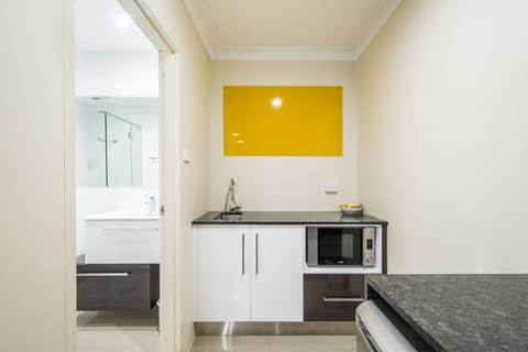 Family Room (Deluxe) | Private kitchenette | Fridge, microwave, coffee/tea maker, electric kettle