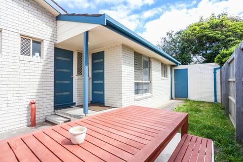 Fishos Beachfront Cottage | Terrace/patio