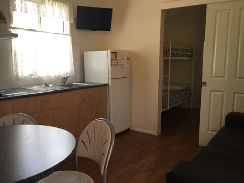 Deluxe Suite, 1 Bedroom, Non Smoking, Kitchen (Deluxe1 BRM rated 4 STAR) | Private kitchen | Full-size fridge, microwave, stovetop, coffee/tea maker