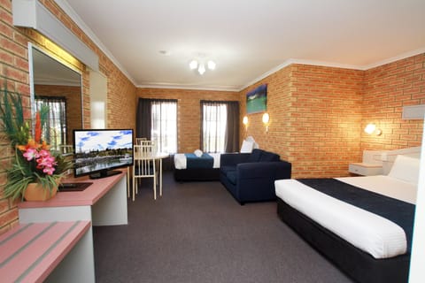 Standard Twin Room | Iron/ironing board, free WiFi, bed sheets