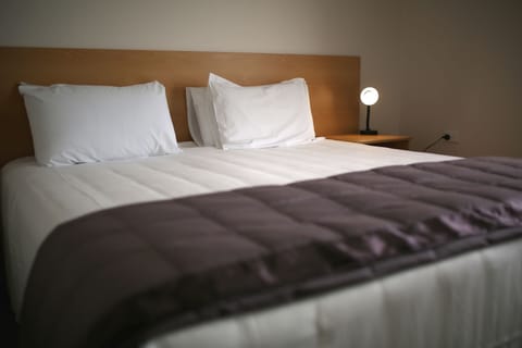 Twin Room | Premium bedding, down comforters, minibar, desk