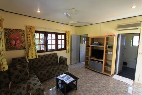 Room, Garden View | Living area | Flat-screen TV