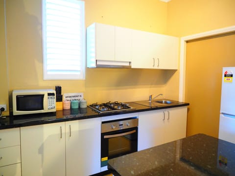 Standard Room, 1 Bedroom | Private kitchen | Fridge, microwave, coffee/tea maker, electric kettle