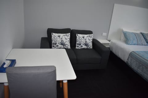 Deluxe Room | Desk, iron/ironing board, free WiFi, bed sheets