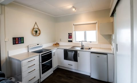 Deluxe Studio Suite, 1 Bedroom, Hot Tub, Courtyard Area | Private kitchen | Microwave, stovetop, electric kettle, eco-friendly cleaning products