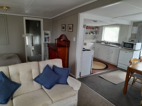 Standard Cottage, 2 Bedrooms, Non Smoking, Kitchen (Unit 11) | Free WiFi