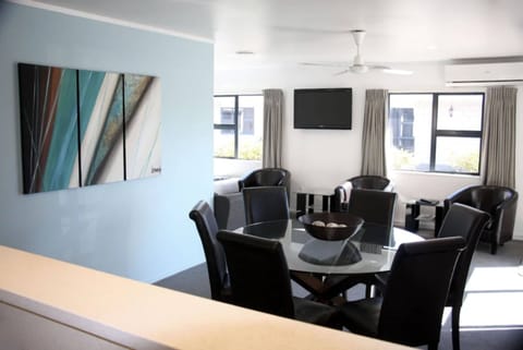 Two Bedroom Apartment  | In-room dining