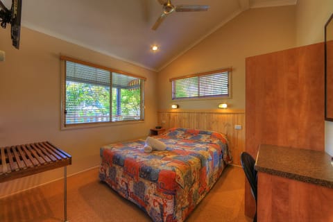 Deluxe Cabin | Iron/ironing board, free WiFi, bed sheets