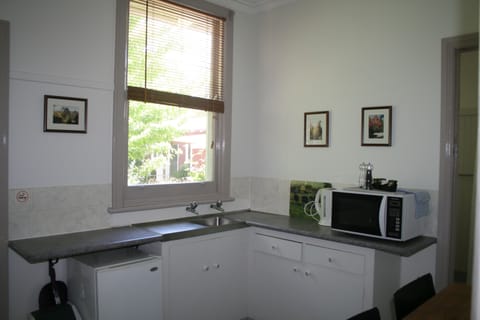 Standard Suite, 1 Bedroom, Non Smoking, Kitchenette (Unit 6) | Private kitchenette | Fridge, microwave, electric kettle