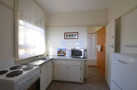 Standard Suite, 2 Bedrooms, Non Smoking, Kitchen (Unit 1) | Private kitchen | Fridge, microwave, electric kettle