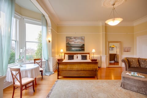 Grand Suite, Jetted Tub, Garden View (The Fairholme) | Individually decorated, individually furnished, iron/ironing board