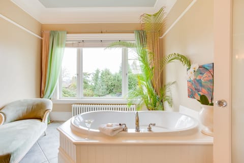 Grand Suite, Jetted Tub, Garden View (The Fairholme) | Jetted tub