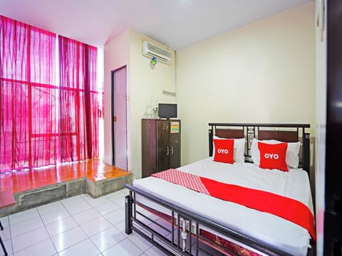 Standard Double Room | Desk, free WiFi, bed sheets