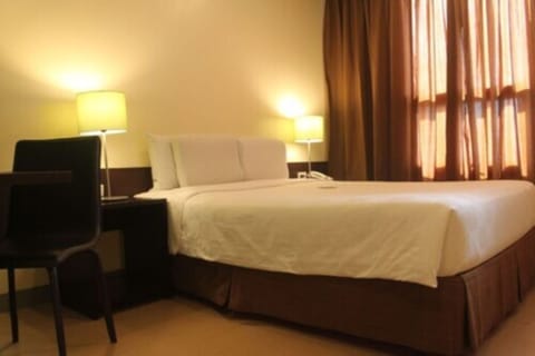 Superior Room, 1 Queen Bed | In-room safe, desk, laptop workspace, iron/ironing board