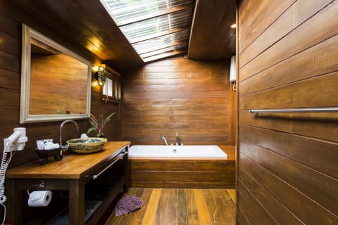 Pool Villa Suite | Bathroom | Shower, free toiletries, hair dryer, bathrobes