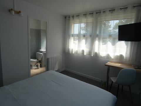 Comfort Double Room | Individually decorated, desk, blackout drapes, iron/ironing board