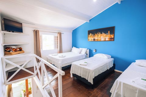 Family Suite | Desk, free WiFi, bed sheets