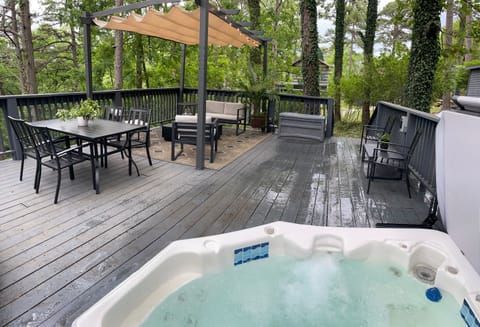 Airstream + Hot Tub with Sunset Deck at Loblolly Pines | Terrace/patio