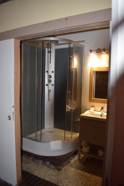 Comfort Double Room | Bathroom | Hair dryer