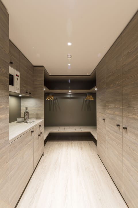 Coffee/tea maker, highchair