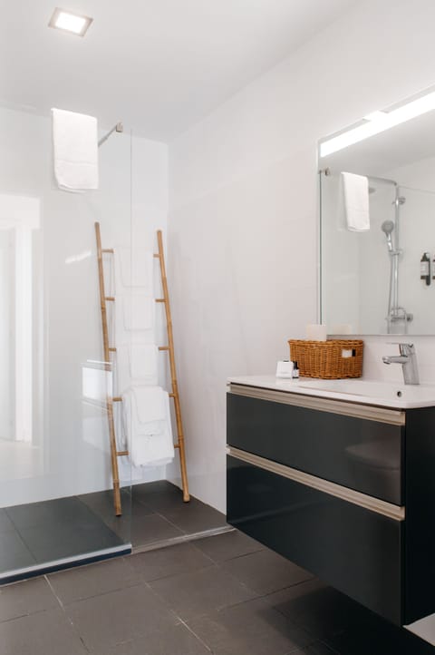 Family Studio | Bathroom