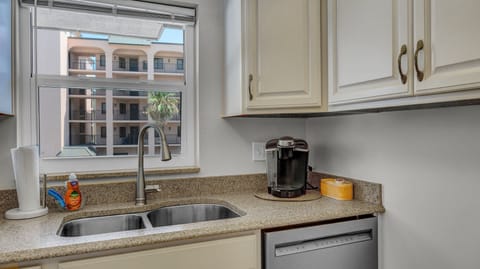 Condo, Multiple Beds, Balcony, Partial Ocean View | Private kitchen | Fridge, microwave, oven, stovetop