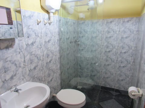 Standard Room, 1 Bedroom, Patio | Bathroom | Shower, towels
