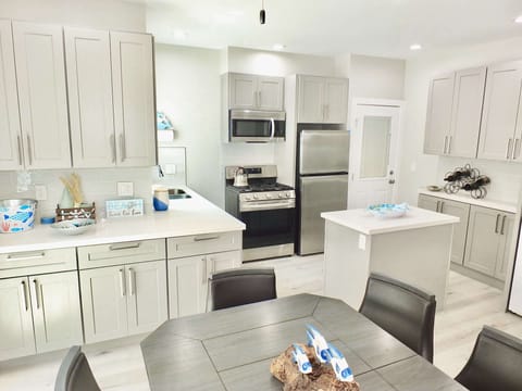 Condo, Multiple Beds, Kitchen, Partial Ocean View | Private kitchen | Fridge, microwave, oven, stovetop