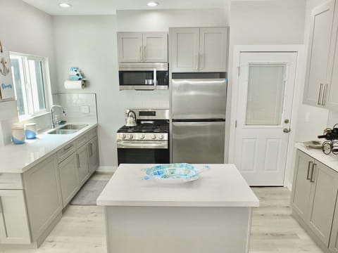 Condo, Multiple Beds, Kitchen, Partial Ocean View | Private kitchen | Fridge, microwave, oven, stovetop