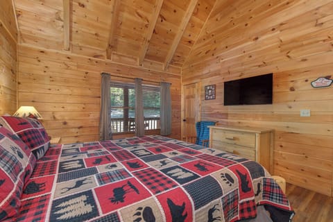 Cabin, Multiple Beds, Hot Tub, Garden View | 2 bedrooms, individually decorated, individually furnished, free WiFi