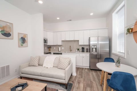 Condo, 1 Queen Bed, Kitchen | Interior