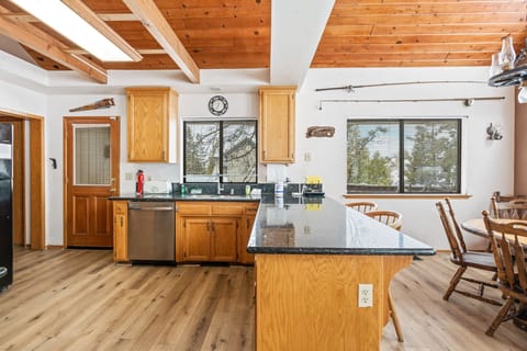 Cabin, Multiple Beds, Patio, Mountain View (Granite View Lodge) | Private kitchen | Fridge, microwave, oven, stovetop