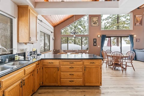 Cabin, Multiple Beds, Patio, Mountain View (Granite View Lodge) | Private kitchen | Fridge, microwave, oven, stovetop