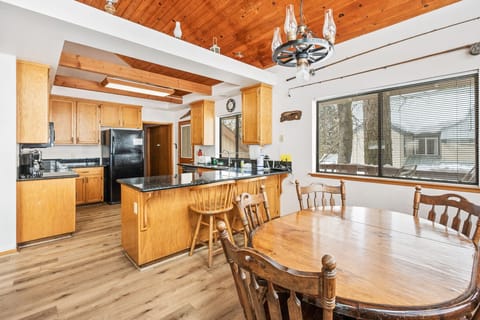 Cabin, Multiple Beds, Patio, Mountain View (Granite View Lodge) | Private kitchen | Fridge, microwave, oven, stovetop