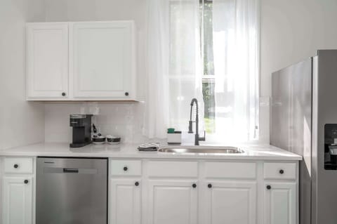 Condo, Multiple Beds, Kitchen, Garden View | Private kitchen | Fridge, microwave, oven, stovetop