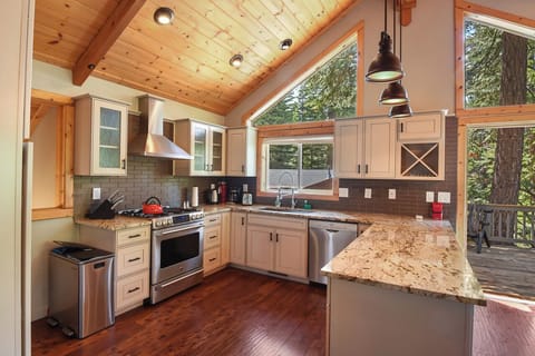 House, Multiple Beds, Balcony, Mountain View (Luxury Tahoe Chalet) | Private kitchen | Fridge, microwave, oven, stovetop