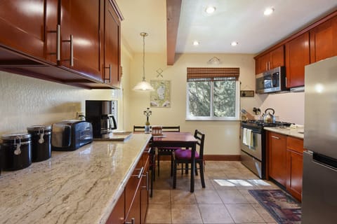 Condo, Multiple Beds, Balcony | Private kitchen | Fridge, microwave, oven, stovetop