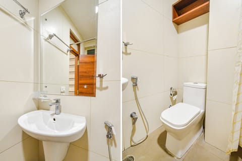 Executive Room, 1 King Bed | Bathroom | Shower, rainfall showerhead, free toiletries, towels