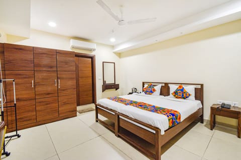 Executive Room, 1 King Bed | Egyptian cotton sheets, premium bedding, in-room safe, free WiFi