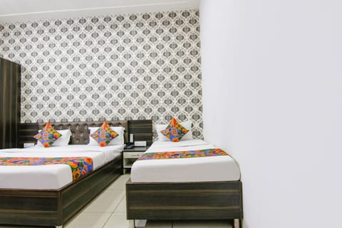 Premium bedding, in-room safe, free WiFi, bed sheets