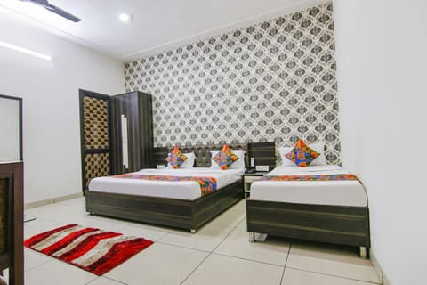 Deluxe Room, 1 Double Bed | Premium bedding, in-room safe, free WiFi, bed sheets